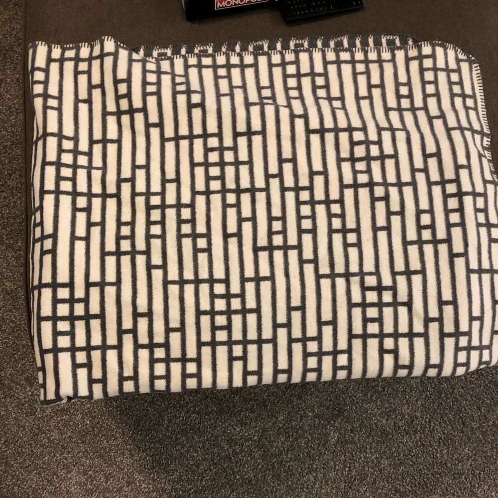 Grey and white throw blanket